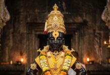 सुंदर ते ध्यान उभे विटेवरी कर कटेवरी ठेवोनिया…तुळशी हार गळा कासे पितांबर आवडे निरंतर तेची ध्यान….!