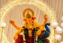 गुणवडीत सिंहगर्जना मित्र मंडळाचा आदर्श उपक्रम; पारंपरिक ढोलपथकासह दहा दिवस अन्नदान
