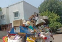 कचरा गाडी कचऱ्याने फुल्ल!